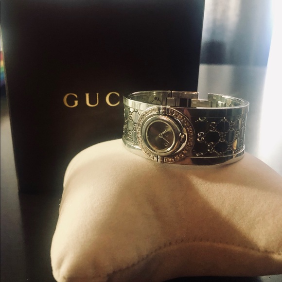 Gucci watch with diamonds - Picture 3 of 3